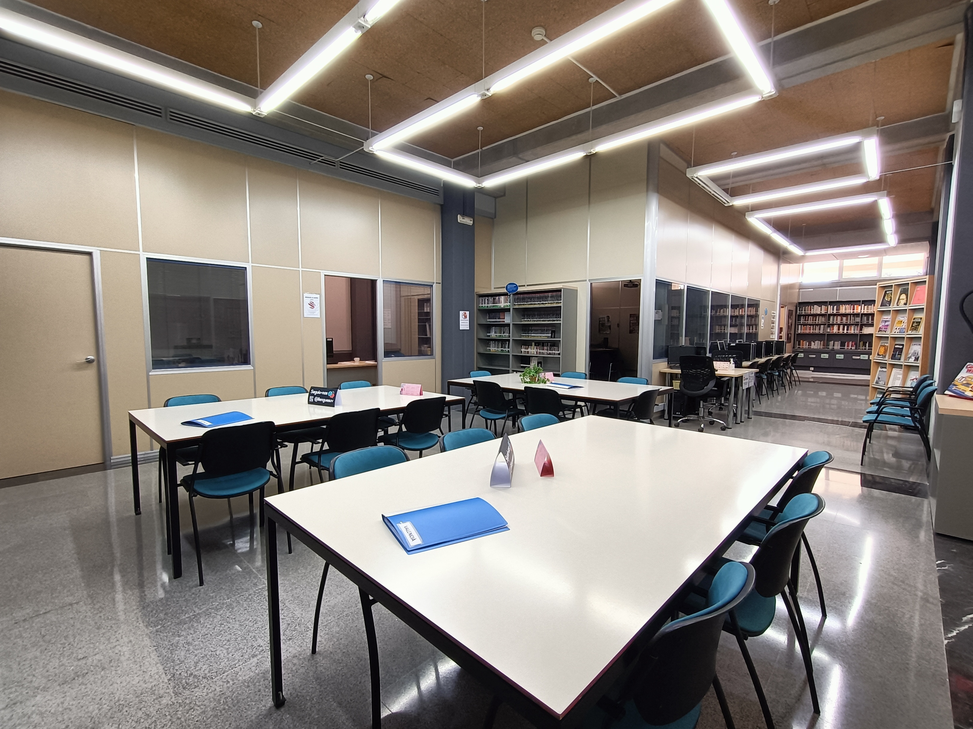 Imagen de la sala de lectura del CAL de Burjassot-Paterna.